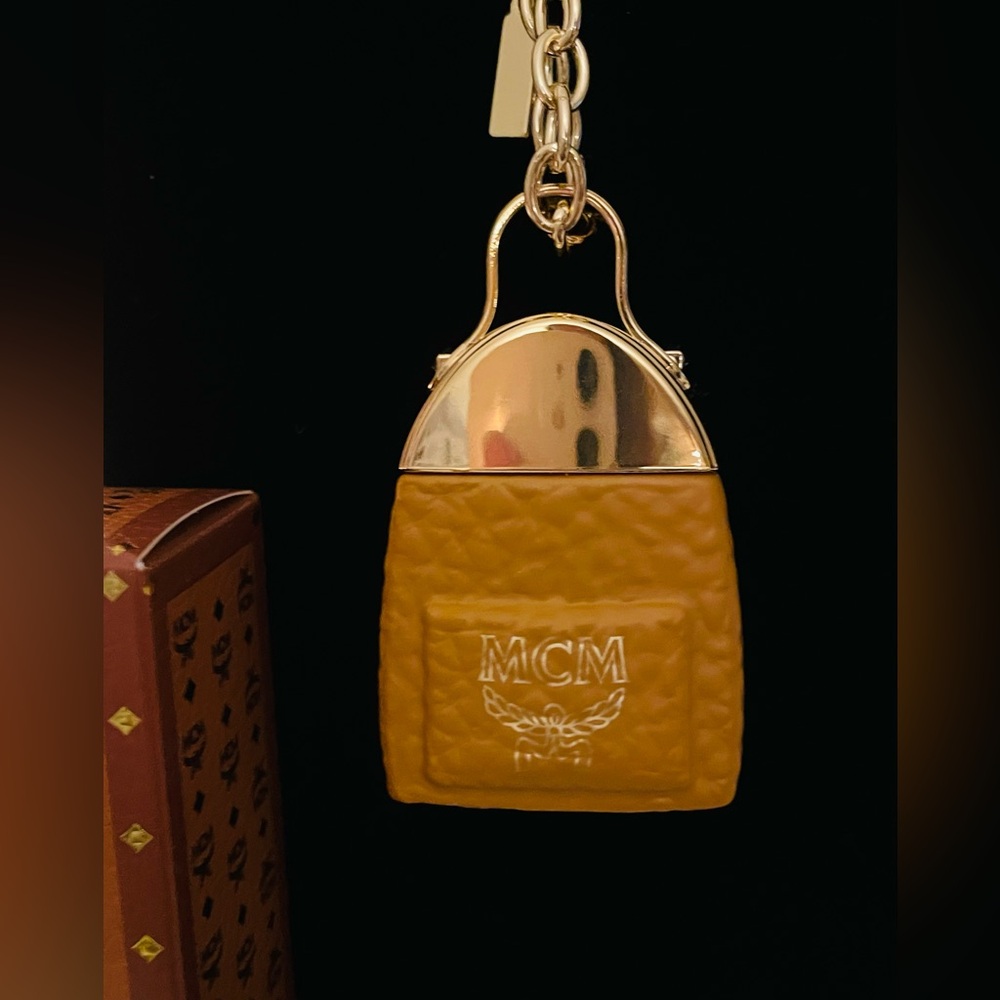 MCM cologne necklace - Picture 3 of 6